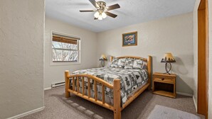 3 bedrooms, travel crib, WiFi (free), bed sheets - Salt Creek Ranch Cabin- Mountain Views & Creekside Paradise (Collbran)
