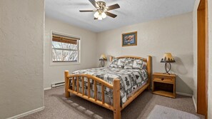 3 bedrooms, travel cot, free WiFi, bed sheets