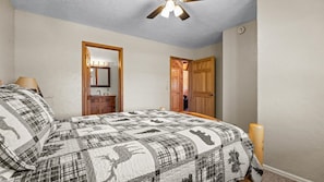 3 bedrooms, travel crib, WiFi (free), bed sheets - Salt Creek Ranch Cabin- Mountain Views & Creekside Paradise (Collbran)