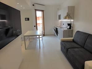 Apartment, 2 Bedrooms, Balcony, City View | Living room