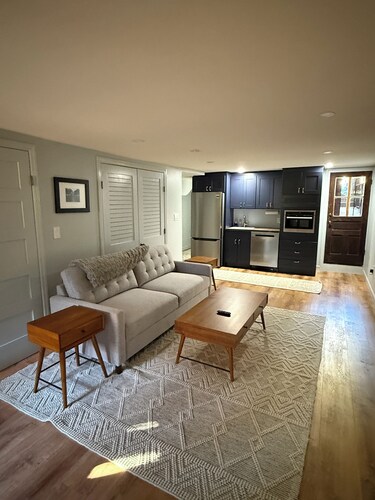 1BR Bloomingdale Retreat with Private Entry. Walkable & Quiet Neighborhood.  