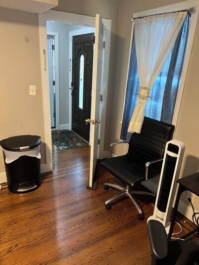 Fantastic 1 room with AC in charming Irvington