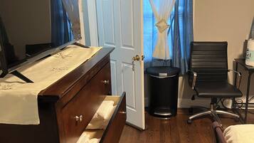 2 dormitoris, planxa i posts de planxar, wifi i roba de llit