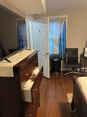 2 habitaciones, tabla de planchar con plancha, wifi y ropa de cama 