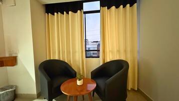 Junior Suite, 1 King Bed, Non Smoking, Bathtub | Living area