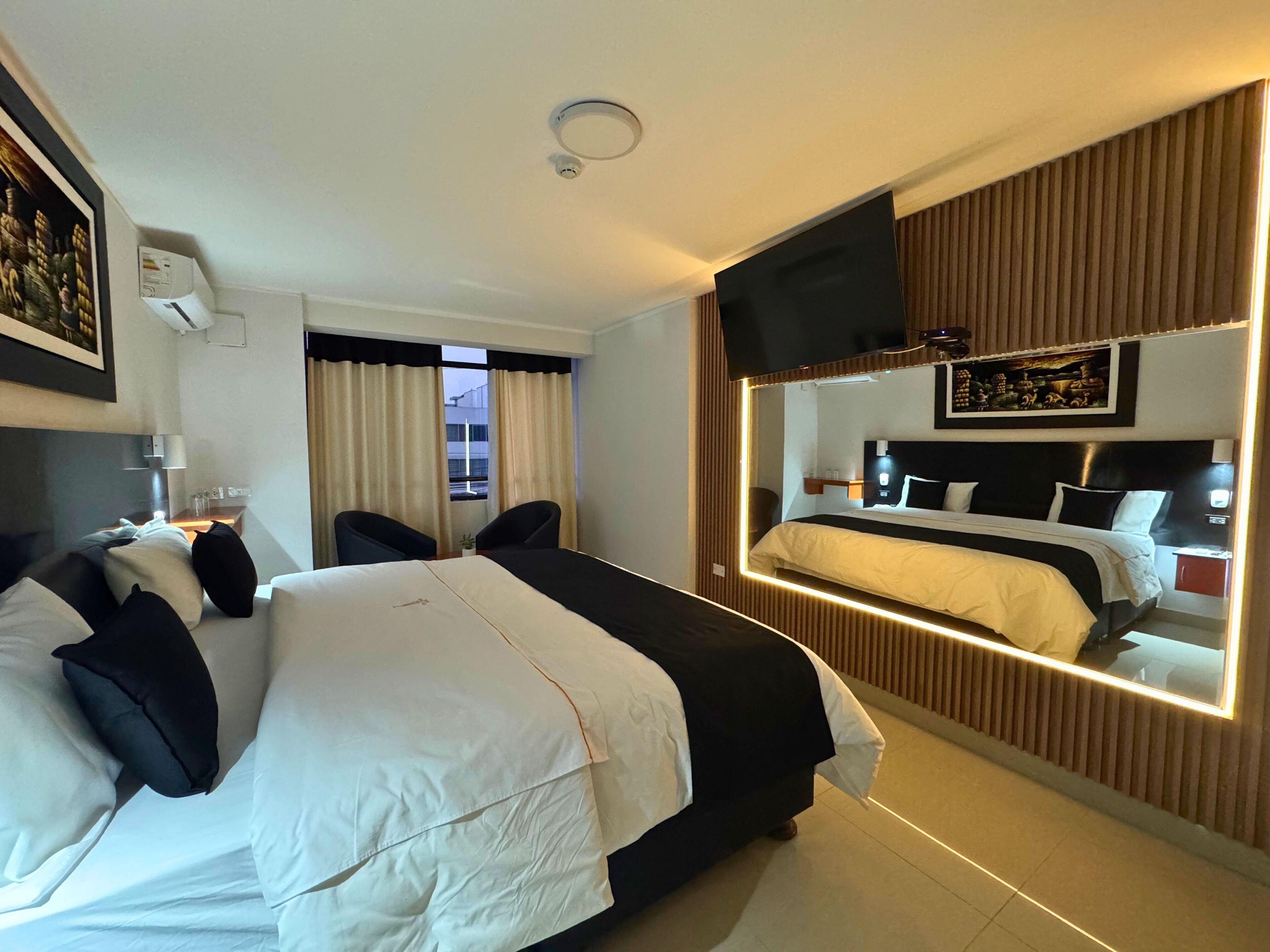 Junior Suite, 1 King Bed, Non Smoking, Bathtub | Laptop workspace, free WiFi