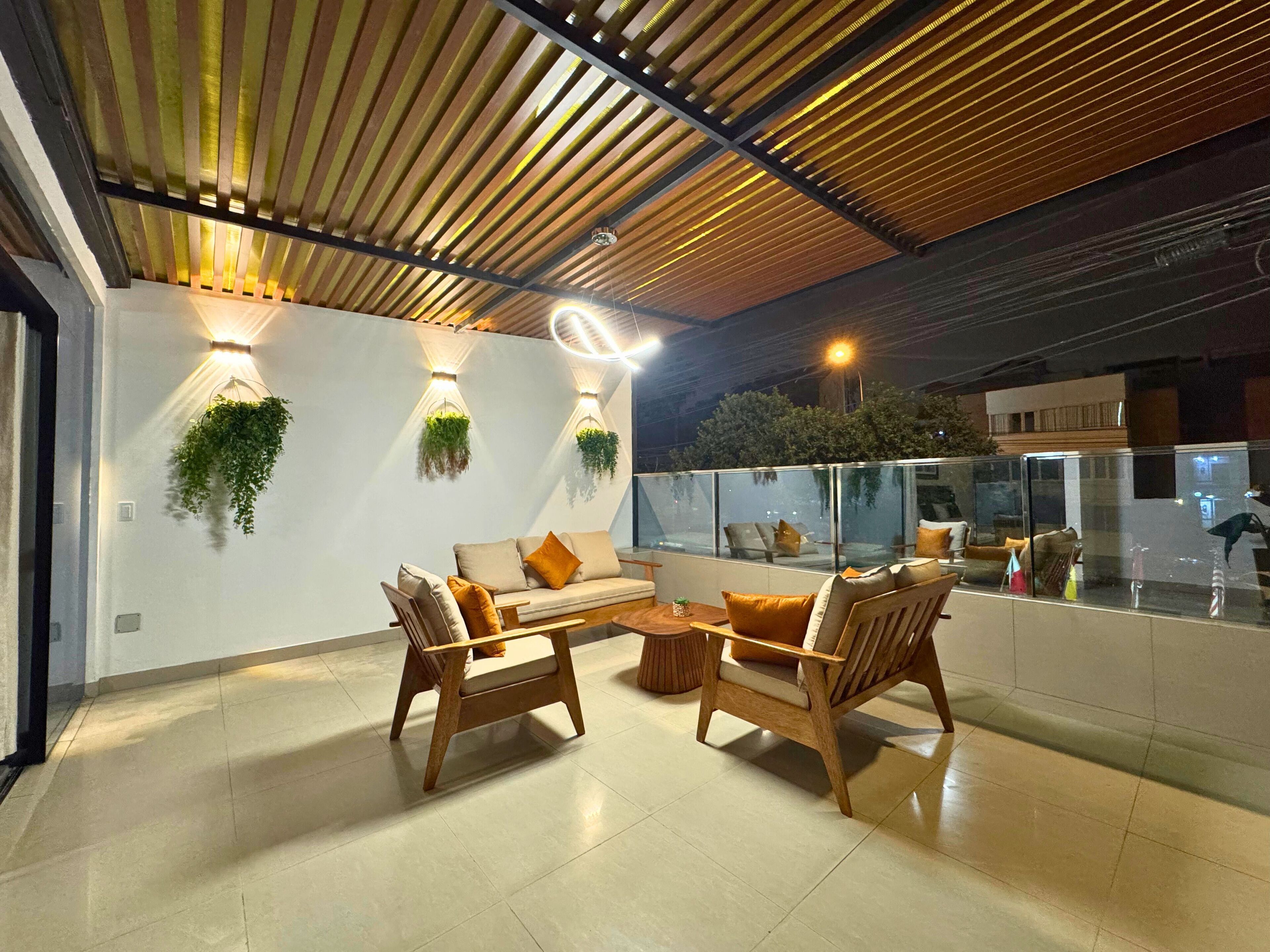 Suite Deluxe, 1 llit de matrimoni gran, bany privat, vistes a la ciutat | Terrassa o pati