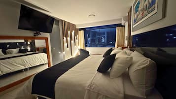 Superior dubbelrum - 1 kingsize-säng - privat badrum - utsikt mot staden | Arbetsyta för laptop och gratis wi-fi