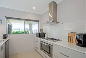 Fridge, microwave, oven, stovetop - Seascape Beach House Retreat (Halls Head)