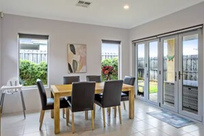Dining - Seascape Beach House Retreat (Halls Head)