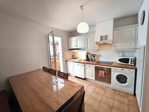 Kühlschrank, Mikrowelle, Ofen, Geschirrspüler