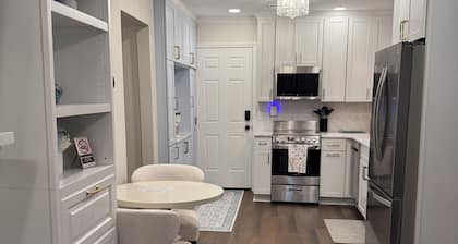 Luxury Cottage "Sparrow" full of amenities in Collegedale perfect for a getaway!