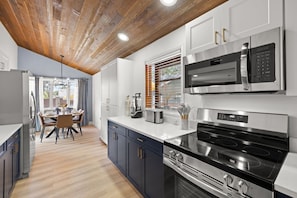 Micro-ondes, four, plaque de cuisson, lave-vaisselle