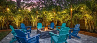 Spacious 5BR Retreat ~ Heated Pool ~ Near Beach & Dining ~ Bikes Included!