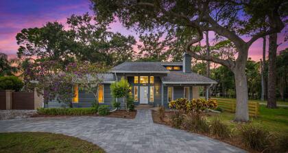 Spacious 5BR Retreat ~ Heated Pool ~ Near Beach & Dining ~ Bikes Included!