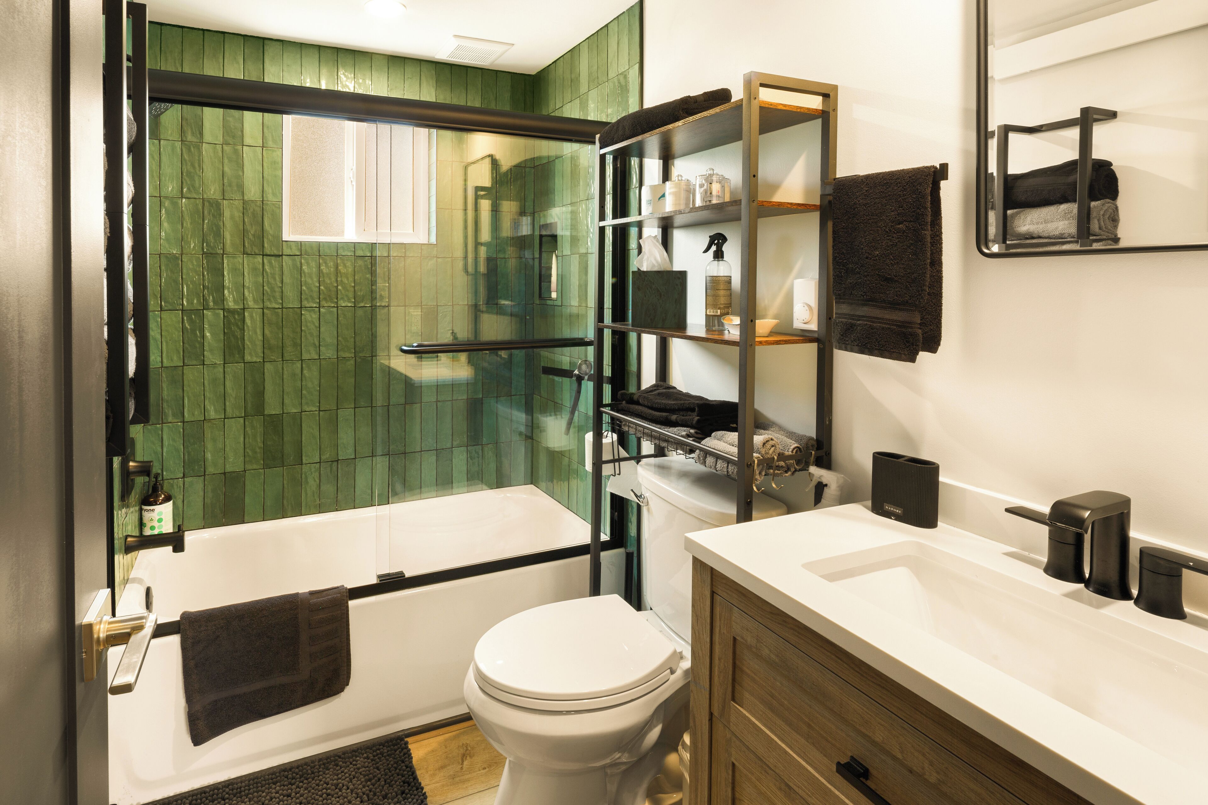  milieuvriendelijk toiletgerief, een haardroger, handdoeken, zeep