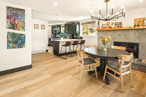 Dining - The Green Gem (Crestone)