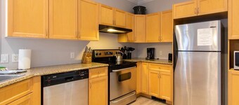 Lovely 3-BR townhome. Relaxing respite in great location. Open to Winter stays.