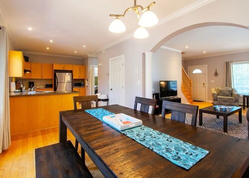 Your haven in Acadia! 3 BR, 2 ½ bath townhome. Perfect for family and friends. 