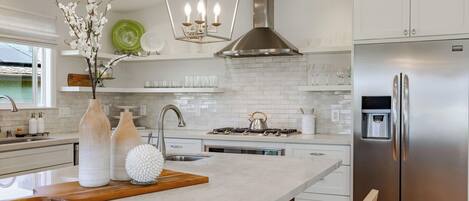 Frigorífic, microones, forn i placa de cuina