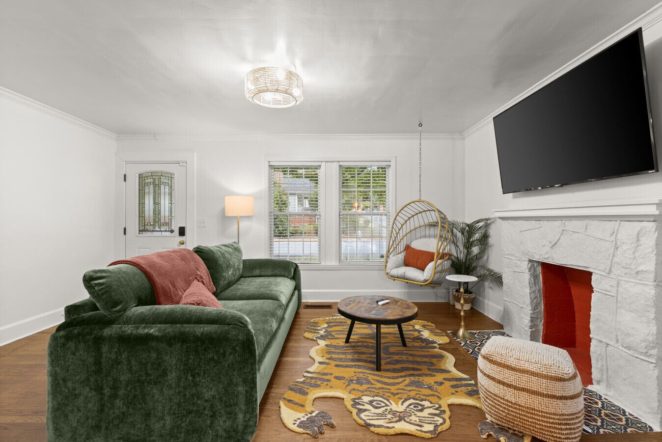 Een televisie en boeken