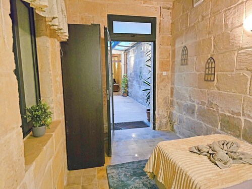 Maltese-Style APT - 5 mins from Valletta