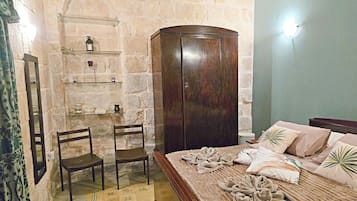 Iron/ironing board, free WiFi