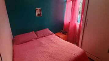 9 عدّة غرف نوم وواي فاي وملاءات أسرّة