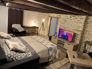 2 多间卧室、办公桌、熨斗/熨衣板、旅行婴儿床