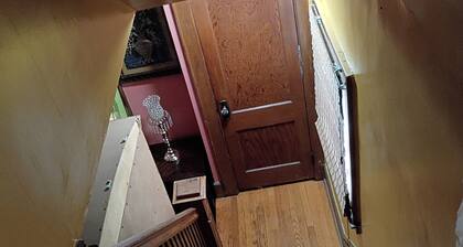 Cool 1-bedroom with AC in charming Irvington