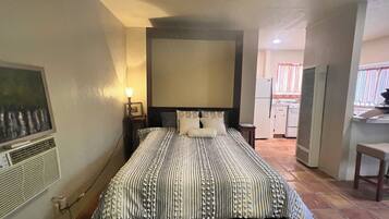 1 bedroom, bed sheets