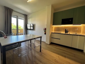 Apartment, 1 Bedroom, Balcony, City View | Interior