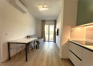 Apartment, 1 Bedroom, Balcony, City View | Interior