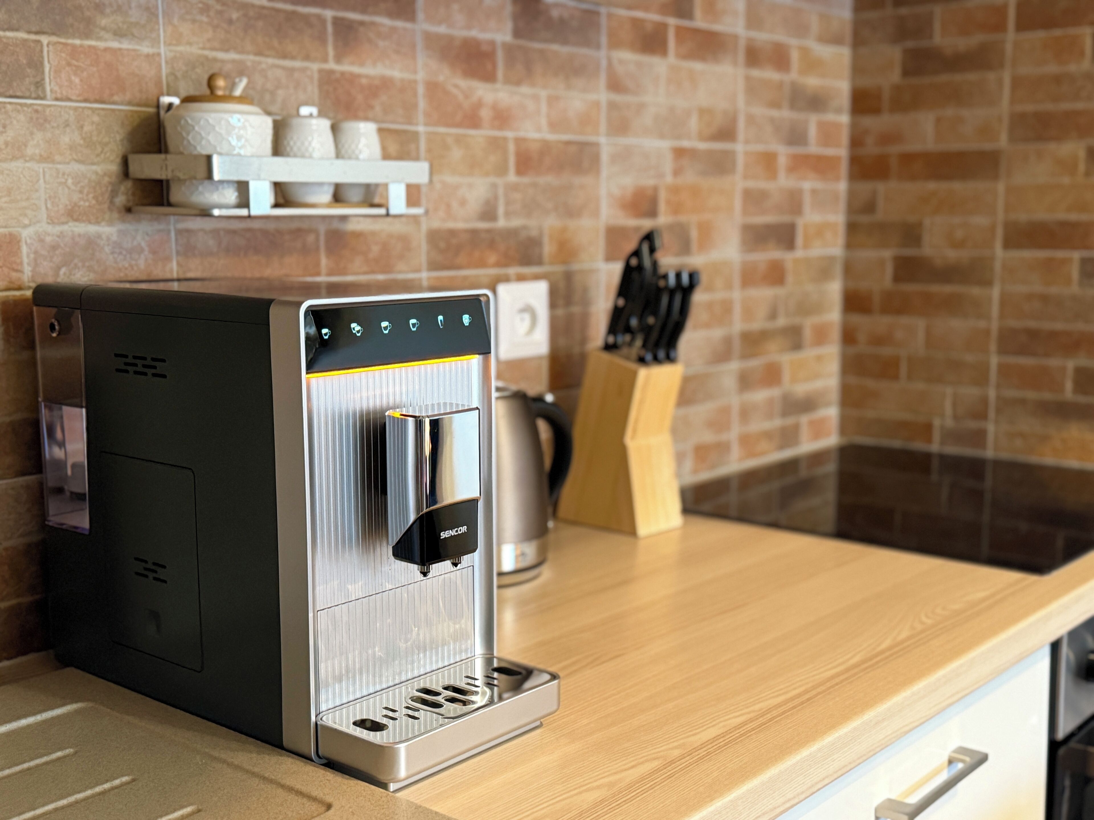 Kaffee und/oder Kaffeemaschine