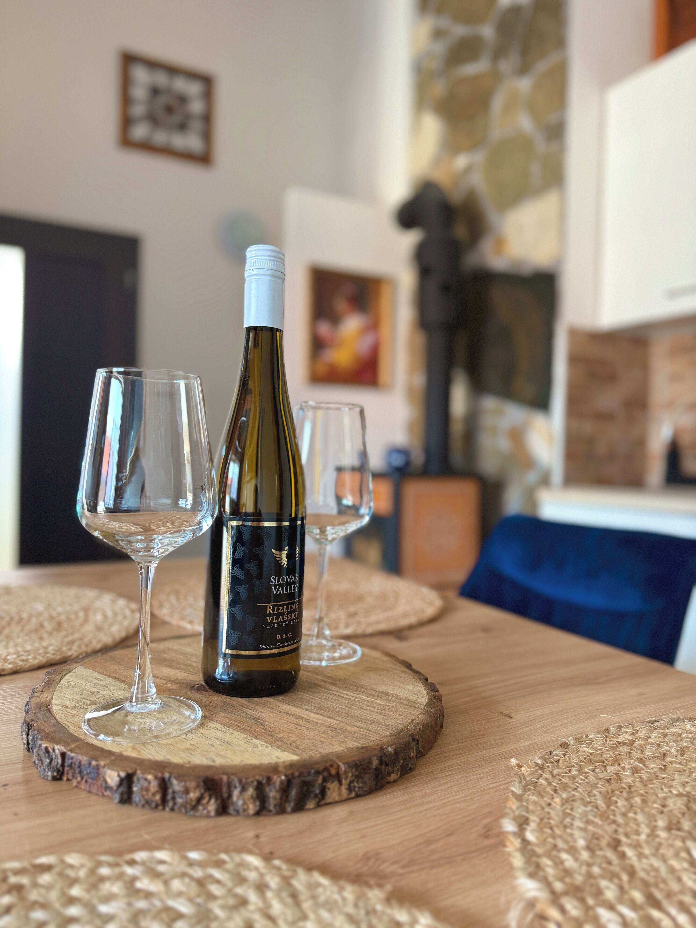 Deluxe Apartment, 1 King Bed with Sofa bed | Dining room