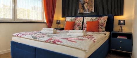Cortinas blackout, insonorización y tabla de planchar con plancha