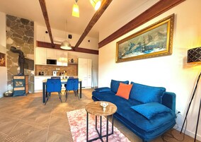 Deluxe Apartment, 1 King Bed with Sofa bed | Living area