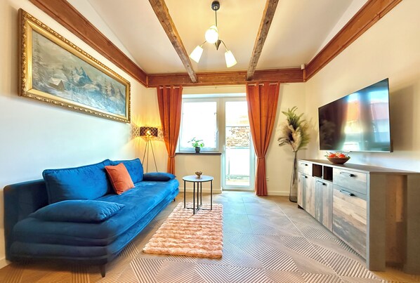 Căn hộ Deluxe, 1 giường cỡ king và sofa giường | Khu phòng khách