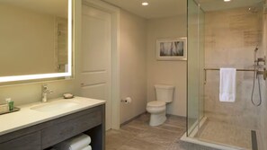 تجهيزات دش، مجففات شعر، مناشف، صابون