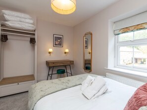 Iron/ironing board, free WiFi, bed sheets