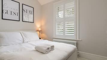 4 bedrooms, iron/ironing board, free WiFi, bed sheets