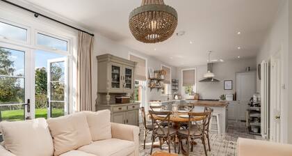Stunning Modern Countryside Home | PassTheKeys®