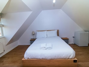 4 bedrooms, free WiFi, bed sheets