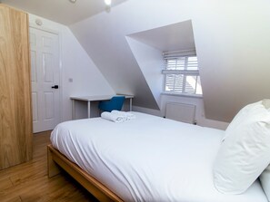 4 bedrooms, free WiFi, bed sheets - Pass the Keys | Spacious 4-Bedroom Home | Prime Hatfield Location (Hatfield)