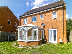 Exterior - Pass the Keys | Spacious 4-Bedroom Home | Prime Hatfield Location (Hatfield)