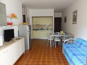 อพาร์ทเมนท์, 2 ห้องนอน, ระเบียง | ห้องนั่งเล่น