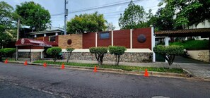 Front of property - Montreal Hotel (San Salvador)