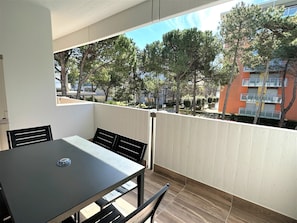 Balcony - Stylish Bibione Flat With Pool Access (San Michele al Tagliamento)