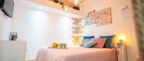 1 bedroom, iron/ironing board, Internet, bed sheets
