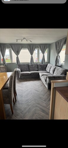 3 bedroom caravan with decking ,nestled in Seawick Holiday Park